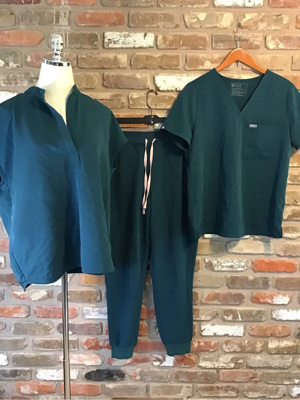 Figs Women's Teal Scrub Set - 2 Tops & 1 Jogger Pants L